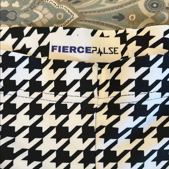 Workout Black and White Houndstooth Leggings Bold Retro Style - Picture 3 of 4